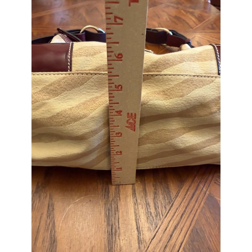 Dooney & Bourke Cream/Tan Zebra Stripe Leather Shoulder Bag & Matching Wallet - Picture 6 of 16